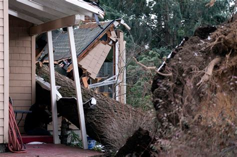 Oregon’s governor declares state of emergency over winter storm - oregonlive.com