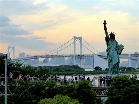 Sunset in Odaiba, Tokyo bay : r/japanpics