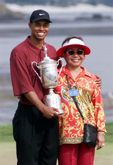 Tiger Woods Red Shirt: Explaining Why He Wears Red on Sunday