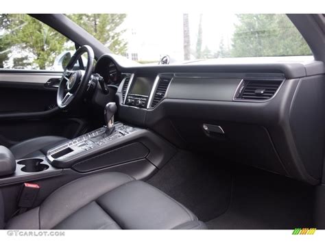 2016 Porsche Macan S Dashboard Photos | GTCarLot.com