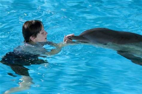 Movie Trailer: Dolphin Tale (2011) - The Critical Movie Critics