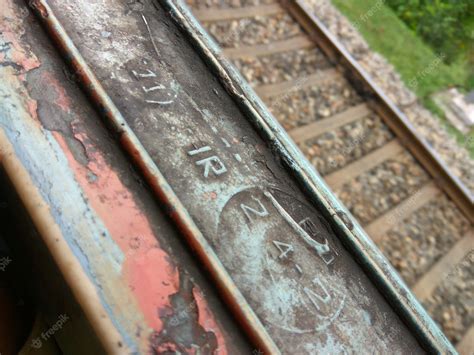 Railway alphanumerical metal embossed symbols | Foto Premium