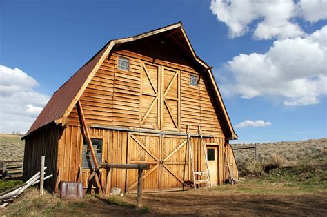 You Will Fall In Love With These 10 Beautiful Old Barns In South Dakota ...