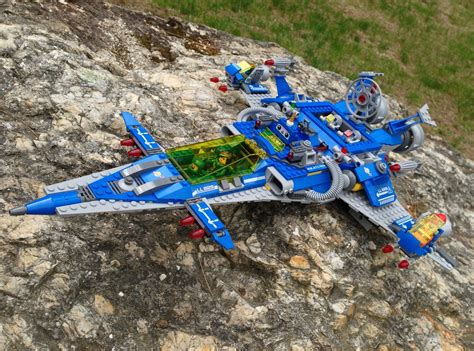 LEGO Movie Benny's SPACESHIP! 70186 Review & Photos - Bricks and Bloks