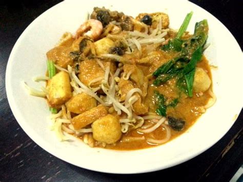 Mee Kari Azie Kitchen / Mee kari & mee rojak @ mee kari sungai putat, melaka. - sabhgatt