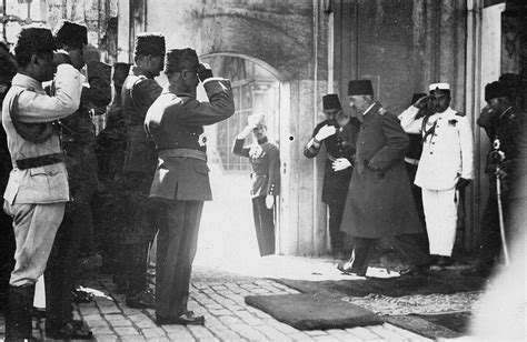 The last Sultan of the Ottoman Empire, Mehmed VI, leaves Dolmabahçe ...