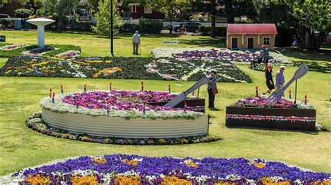 Toowoomba's 2023 Carnival of Flowers Program Is Here — and There'll Be 190,000 Blooms to Frolic ...