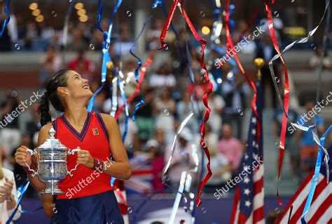 Emma Raducanu Celebrates Victory Trophy Editorial Stock Photo - Stock ...