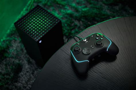 Razer's Wolverine V2 Chroma features interchangeable thumb sticks | Engadget