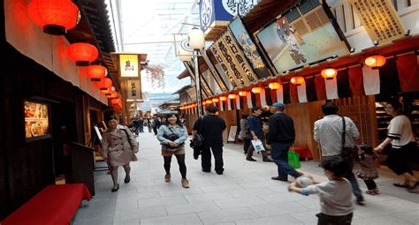 Haneda airport facility - Shopping area