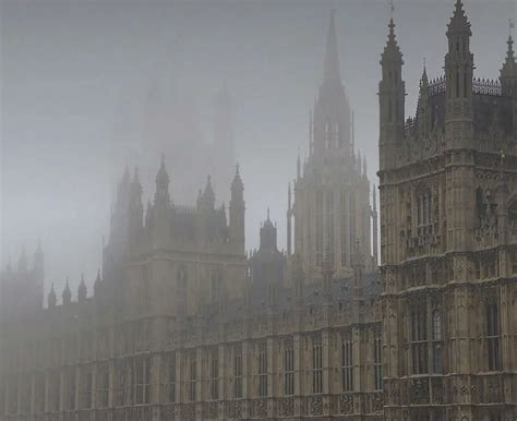 Photographer Captures Mystical Beauty of a Foggy London