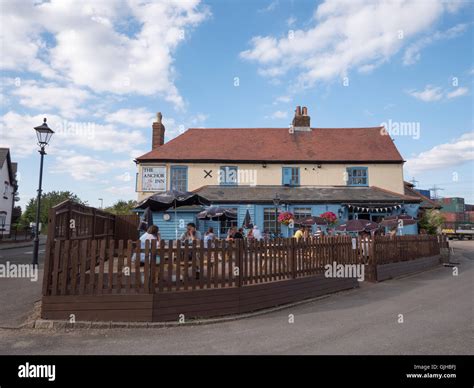 The Anchor Inn public house, Eling Lane, Totton, Hampshire, England, UK Stock Photo - Alamy