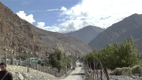 Plane landing at Jomsom airport, Nepal - YouTube