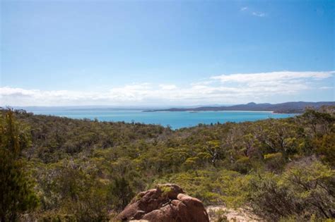 Tassie - Hiking Wineglass Bay - Living EZ