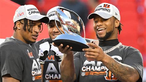 Cincinnati Bengals presented with Lamar Hunt trophy after winning AFC Championship Game