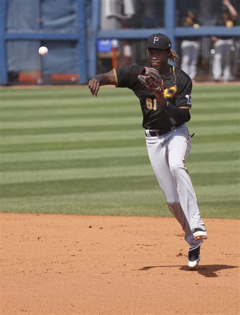 Pittsburgh Pirates Should Keep Oneil Cruz at Premium Defensive Position