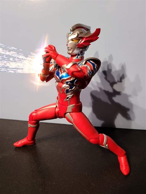 S.H. Figuarts Ultraman Taiga Tri-Strium