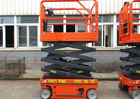 Scissor Lift 5.8m Elevated Work Platform Occupy Tight Space For Aerial Work