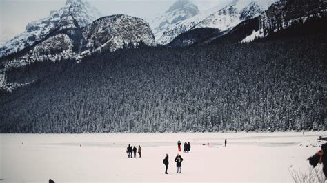 45 Epic Banff Winter Activities (Things to do in Banff in Winter 2023) - tosomeplacenew