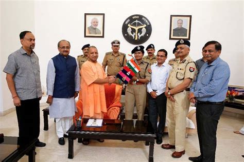 IPS Aparna Kumar meets UP CM Yogi before departing for Alaska - Dynamite News