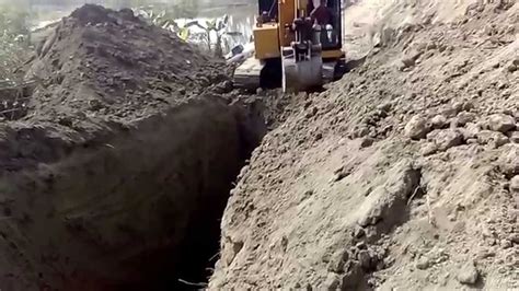 Excavation and trenching for gas pipeline - YouTube