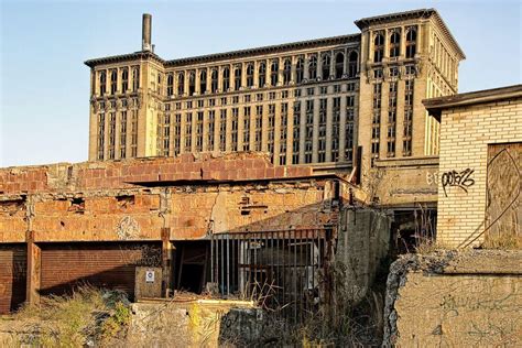 20 Photos of Urban Decay in Detroit - Urban Ghosts Media