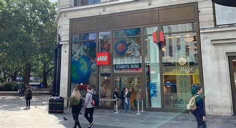 A Trip to the London LEGO Flagship Store - Speed Champions