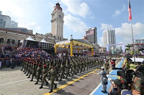 [BERGAMBAR] Sekitar sambutan Hari Kebangsaan ke-65 di Dataran Merdeka Kuala Lumpur - Utusan Malaysia