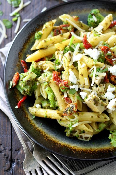 Chicken, Broccoli, Sun-Dried Tomato One Pot Pasta Meal - Kim's Cravings