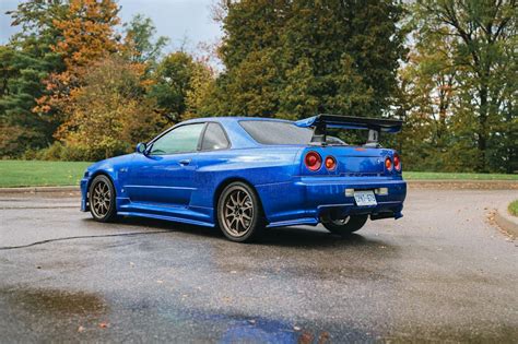 Blue Nissan Skyline GT-R on an Asphalt Road · Free Stock Photo