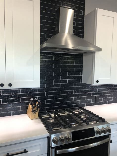 Black Backsplash Tiles in 2020 | Black backsplash, Black tiles, Tile backsplash