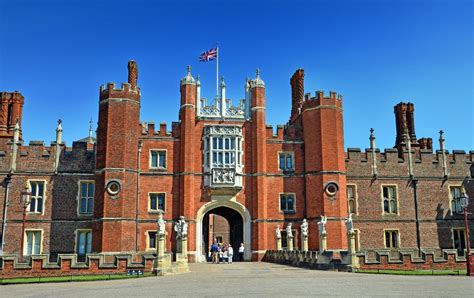 10 Fascinating Facts About Hampton Court Palace – Britain and Britishness