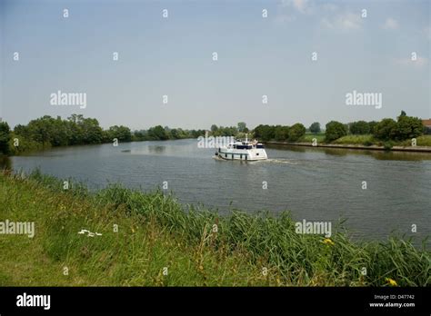 Yser hi-res stock photography and images - Alamy