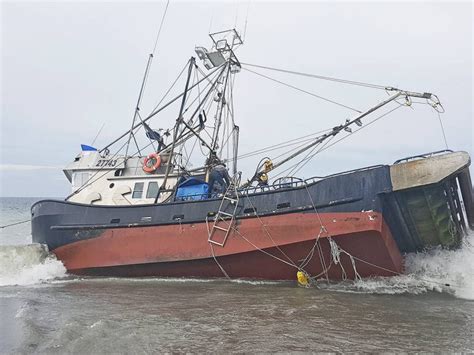 Crab-fishing boat runs aground on Rose Spit – fisherynation.com