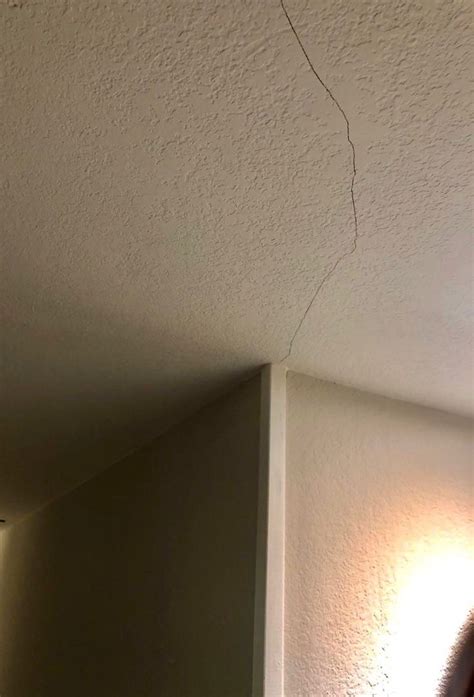 Types of Ceiling Cracks, With Pictures | Epp Foundation Repair