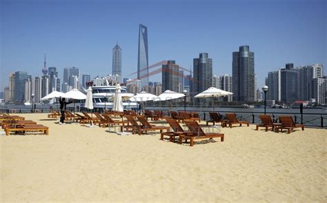 Perfect for summer: Artificial beach debuts in Shanghai