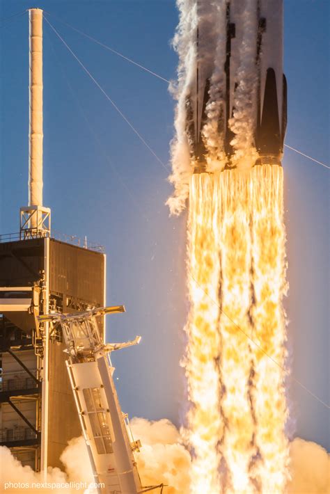 Falcon Heavy – the world's most powerful rocket – successfully launches Arabsat 6A from LC-39A ...