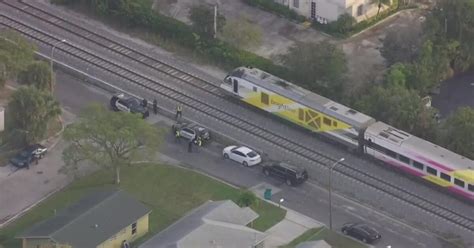 Brightline train stopped on tracks after crash in Boynton Beach