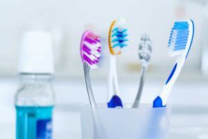 How to Choose the Best Manual Toothbrush | Doug Lewis Dentistry