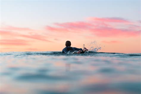 A Guide To Surf Photography: Tips and Techniques | PetaPixel