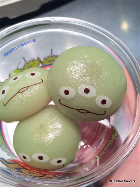 Dining in TOKYO Disneyland: Little Green Dumplings | the disney food blog