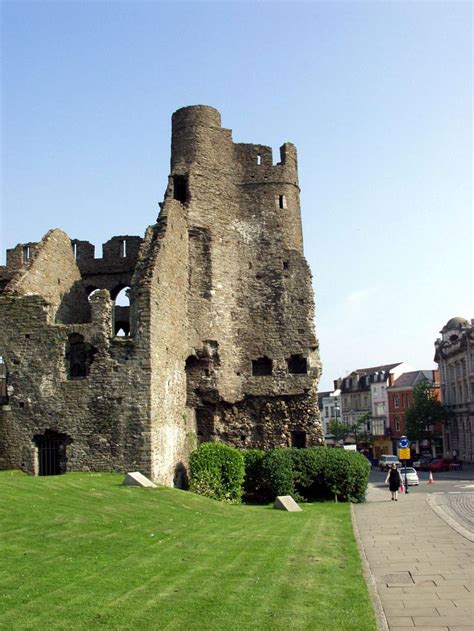 Swansea Castle | Welsh castles, English castles, Swansea bay