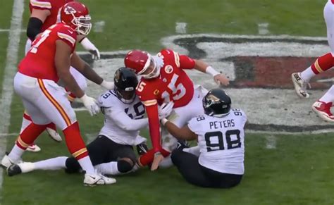 Patrick Mahomes injury leaves Kansas City Chiefs quarterback begging to ...