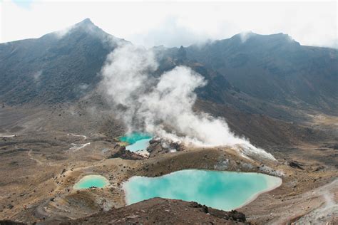 A day amongst volcanoes: Trekking the Tongariro Alpine Crossing — Miles of Happiness