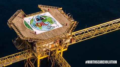Efter 24 timer på olieplatform: Aktivister i Nordsøen monterer 225 ...