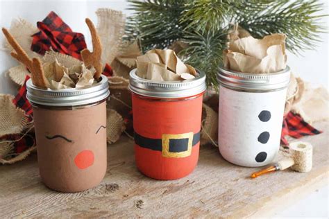 How to Paint Mason Jars for Christmas