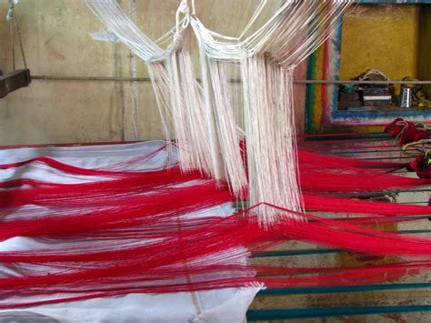 File:Silk Sari Weaving at Kanchipuram, Tamil Nadu.jpg - Wikimedia Commons