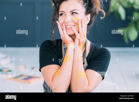 Lady face hi-res stock photography and images - Alamy