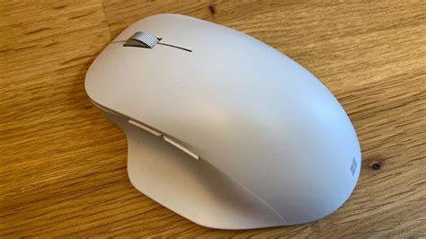 Microsoft Bluetooth Ergonomic Wireless Mouse Review (2022)