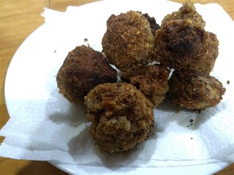 Crumbed deep fried meatballs – Kitchen Gadget Lover